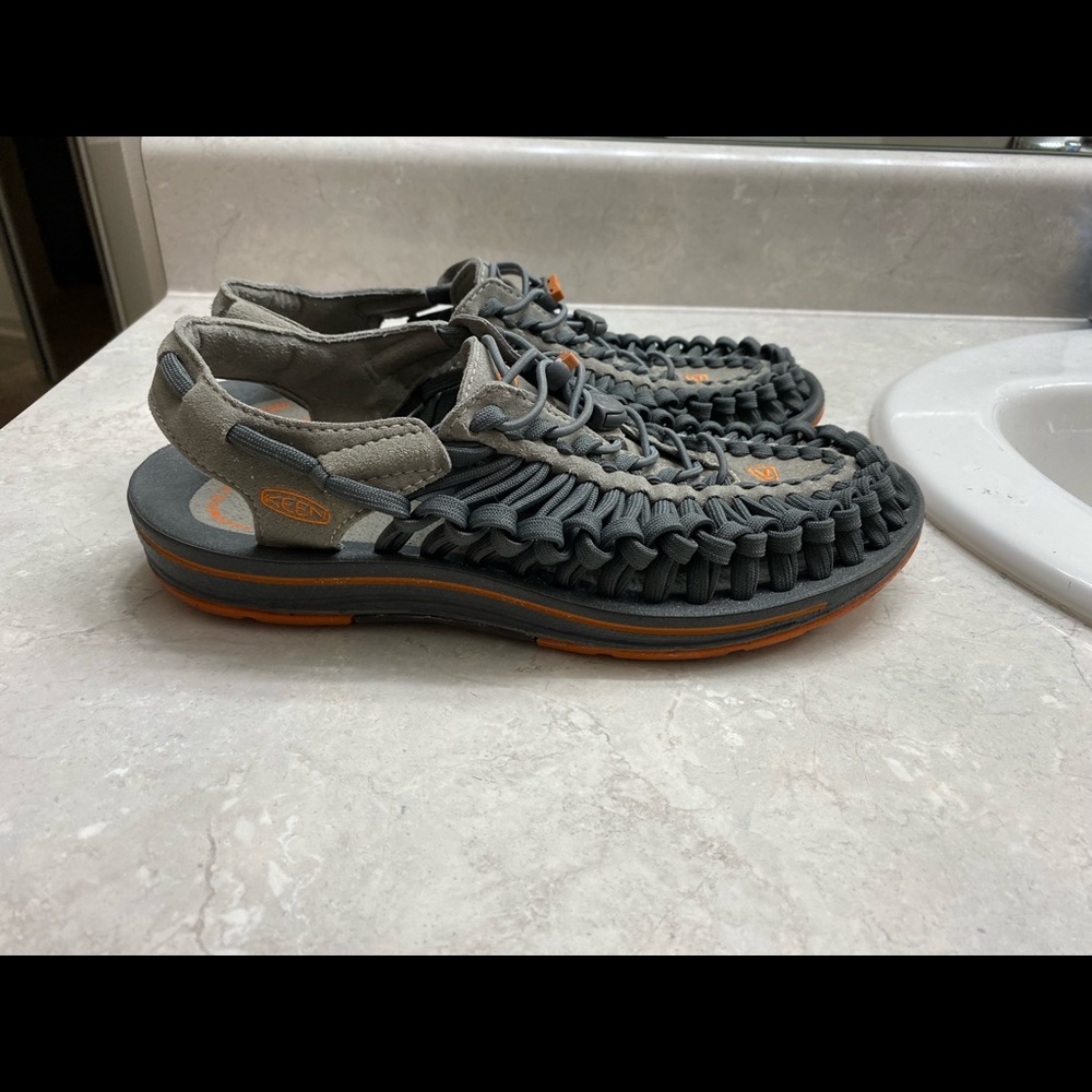 Keen Sandals size 9